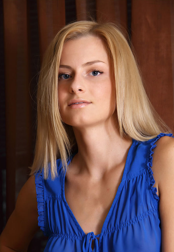 Алиса, 24